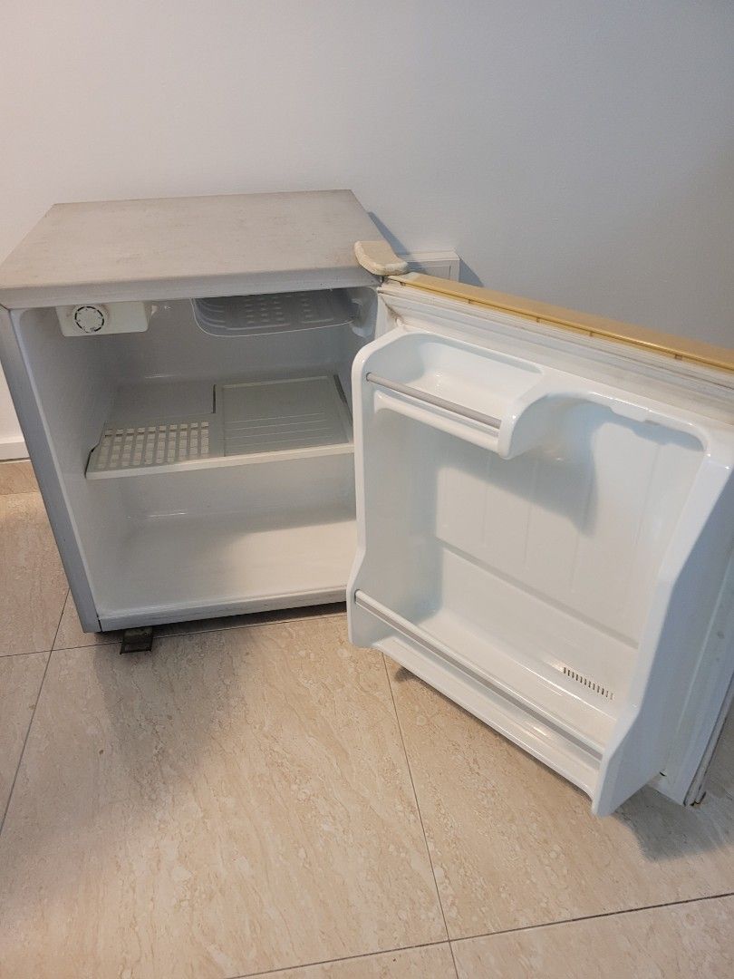 Mini bar fridge Cornell, TV & Home Appliances, Kitchen Appliances