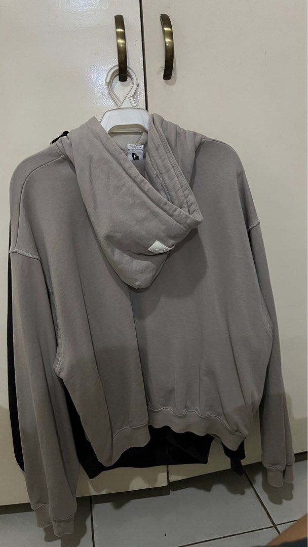 Nike Air Fear of God FOG double hoodie size small fits oversized (Category: Coats, Jackets and Outerwear) located in Bulacan. Submitted by __randomthings (Listing ID 1241760396, Image 2). Description: No additional photos will be provided No measurements will be provided Please search for size guide online thank you Minor flaws seen in photo.