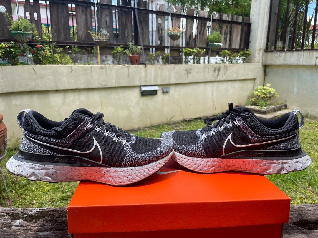 Nike flyknits 219 hot sale