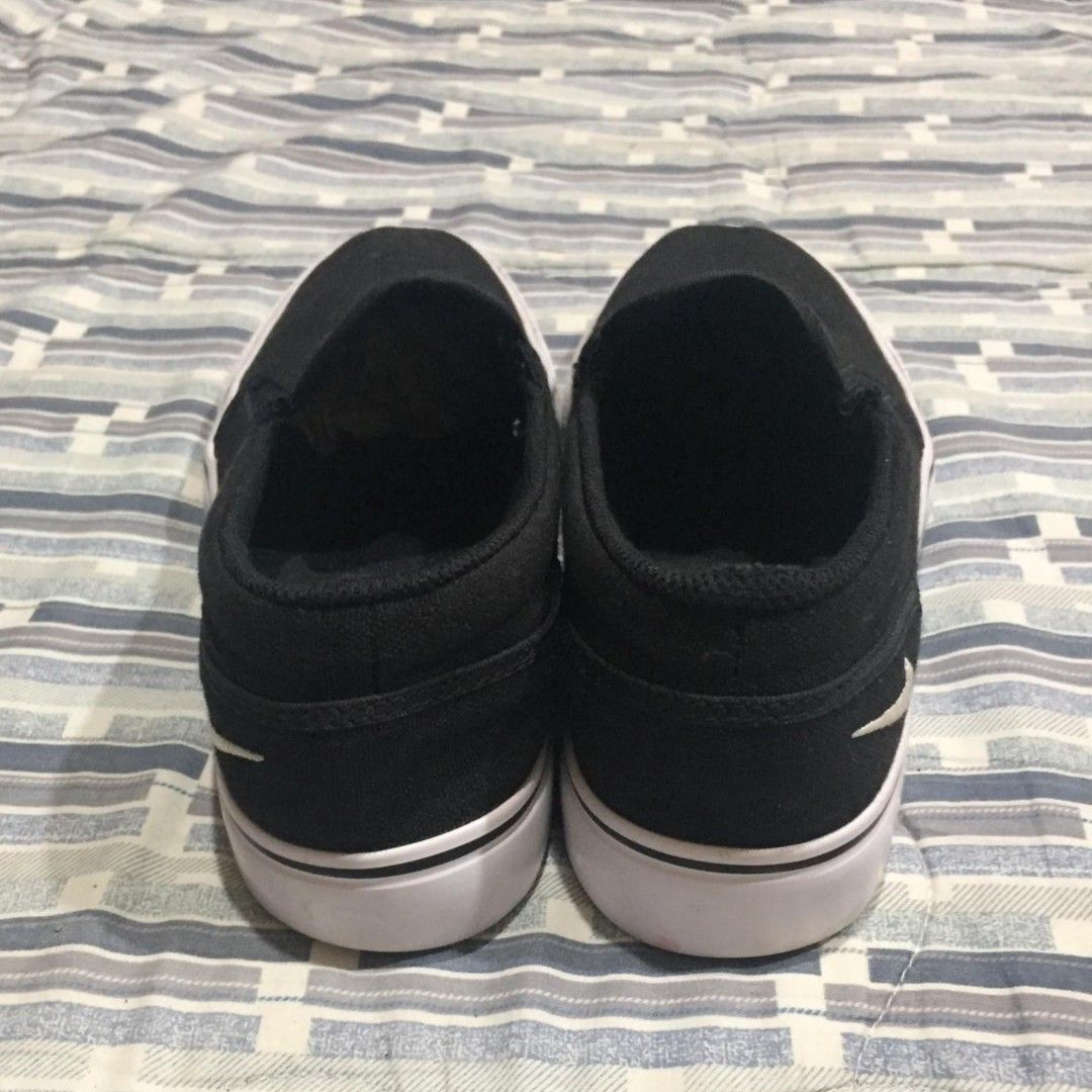 nike toki slip on