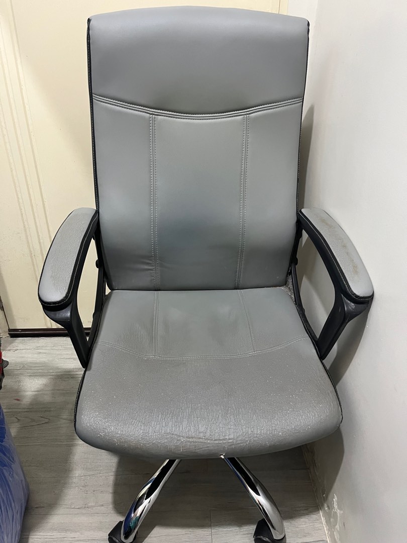 OFFICE CHAIR FROM MANDAUE FOAM on Carousell