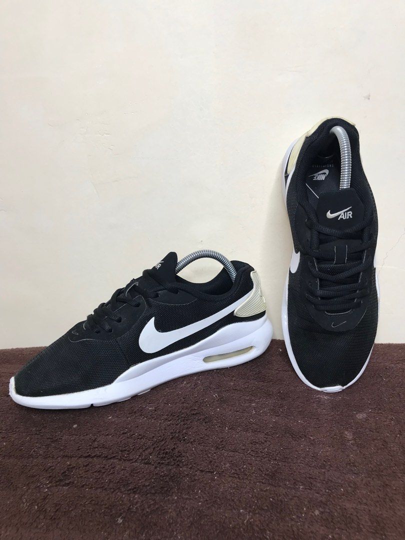 Nike air max oketo on feet top