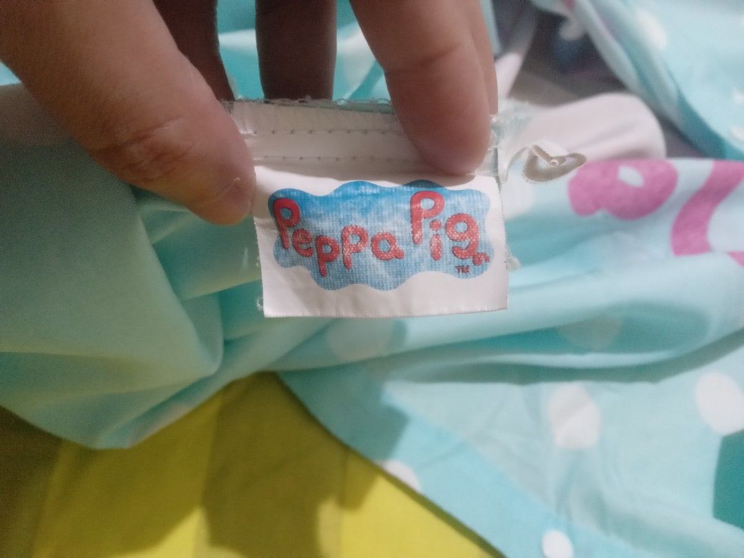 Peppa Pig bedsheet (Category: Bed Guards) located in Imus. Submitted by dahdahlicious (Listing ID 1241877698, Image 3). Description: hindi na gagamit bought from new zealand.