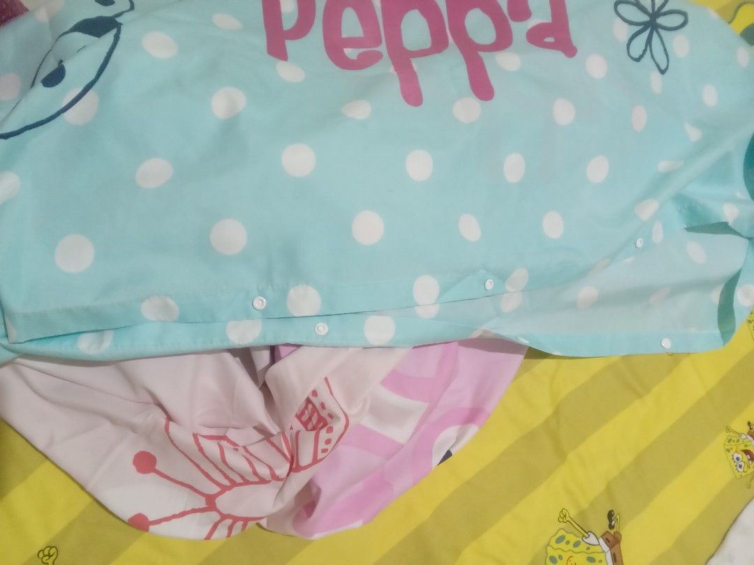 Peppa Pig bedsheet (Category: Bed Guards) located in Imus. Submitted by dahdahlicious (Listing ID 1241877698, Image 2). Description: hindi na gagamit bought from new zealand.
