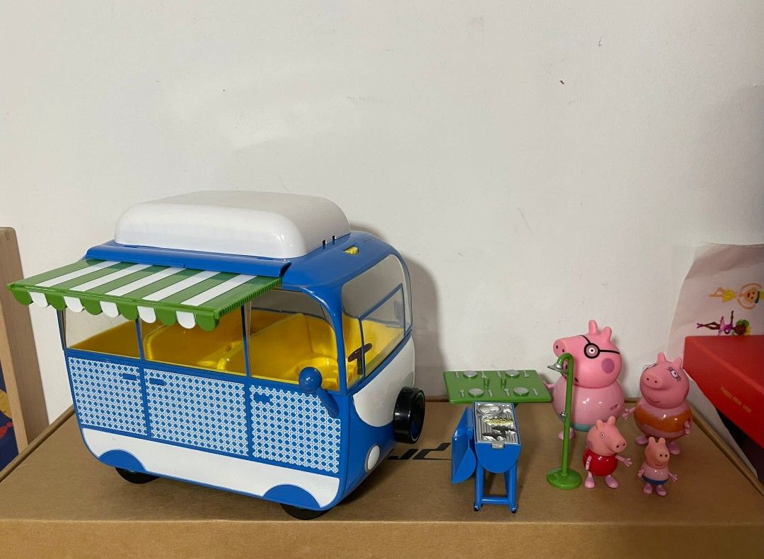 Peppa pig holiday campervan playset toy