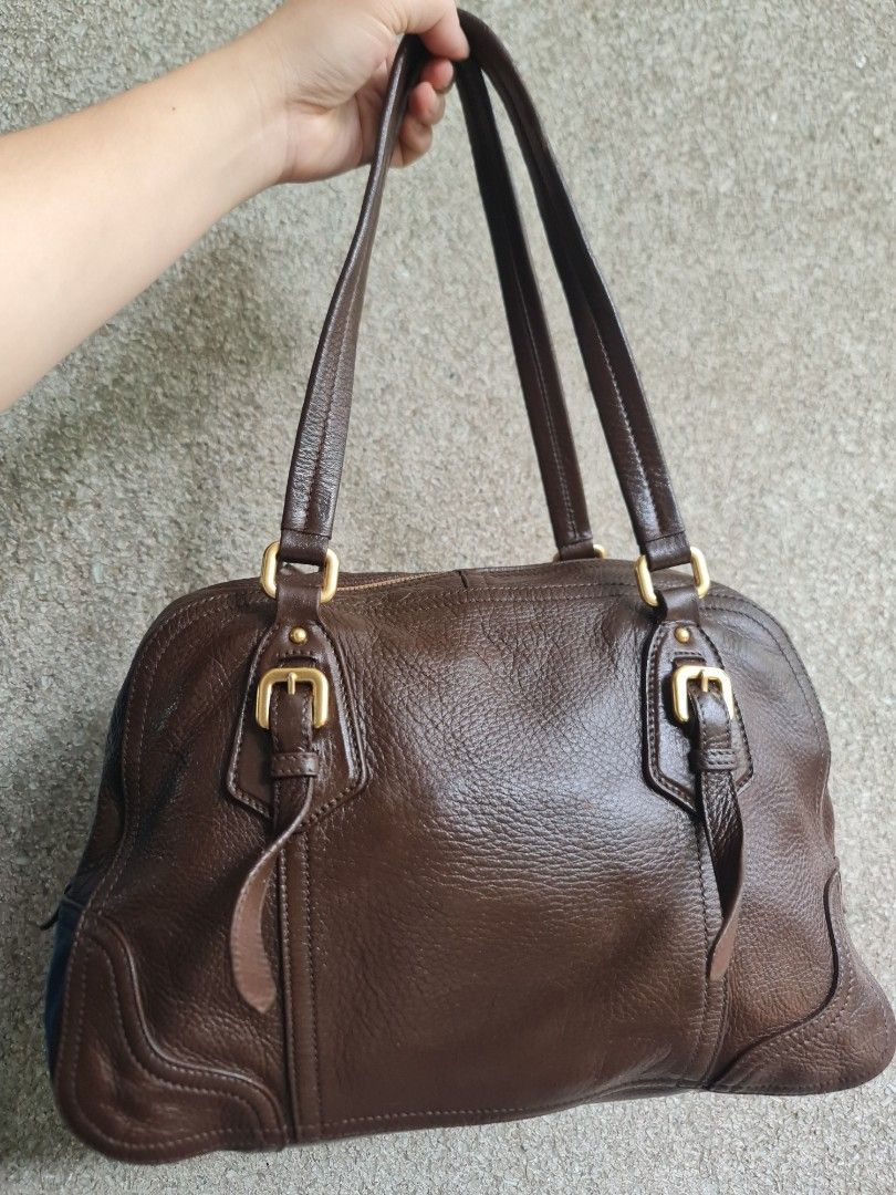 Prada Handbag (Category: Luxury Bags & Wallets) located in Butuan. Submitted by yangzzzverzosa (Listing ID 1241764882, Image 2). Description: authentic prada working lock and key recolored.