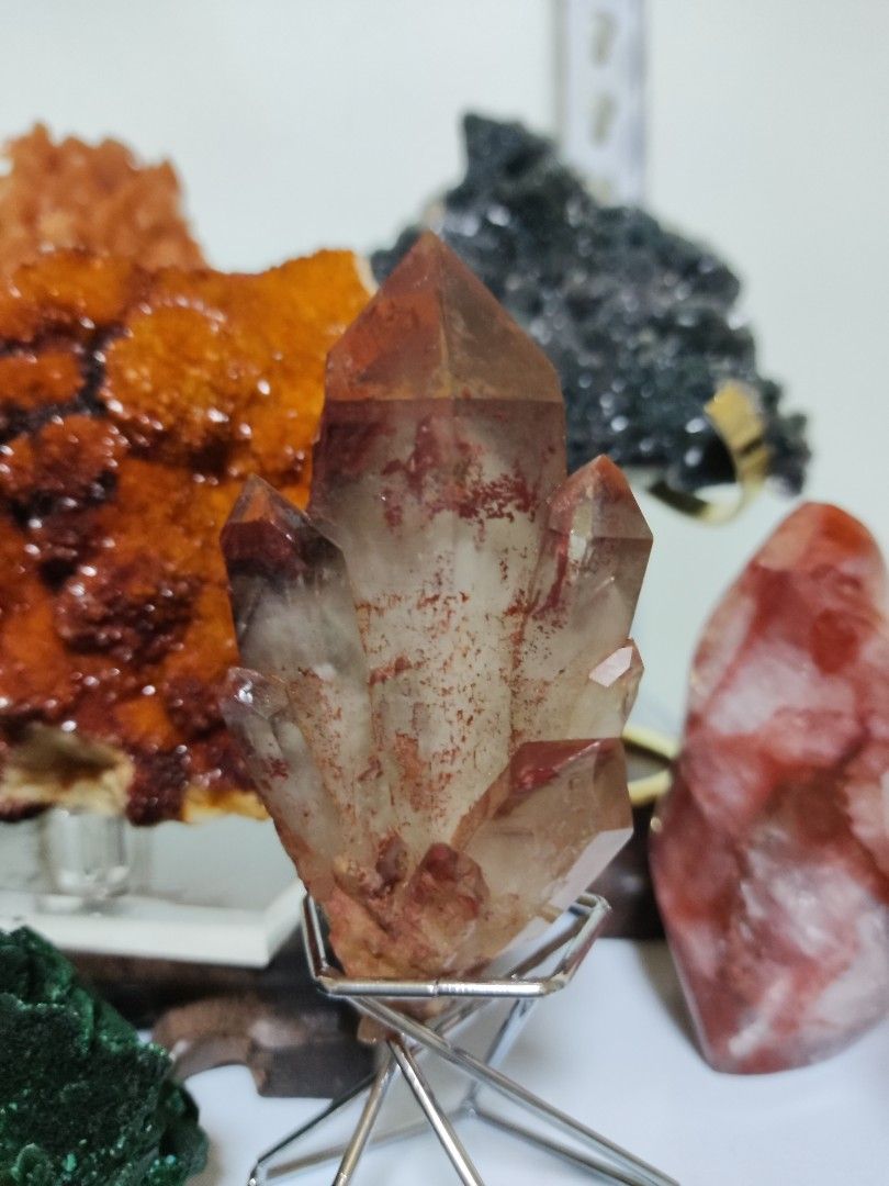 Quartz with red inclusions top
