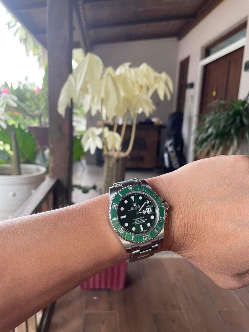 Rolex 2015 Submariner HULK (Category: Luxury Watches) located in Pasig City. Submitted by Watchaholics (Listing ID 1241826994, Image 3). Description: ONHAND...... Rolex 2015 Submariner HULK 116610LV Discontinued model 2015 model 9.5/10 condition Unit only With your time receipt For 980k .