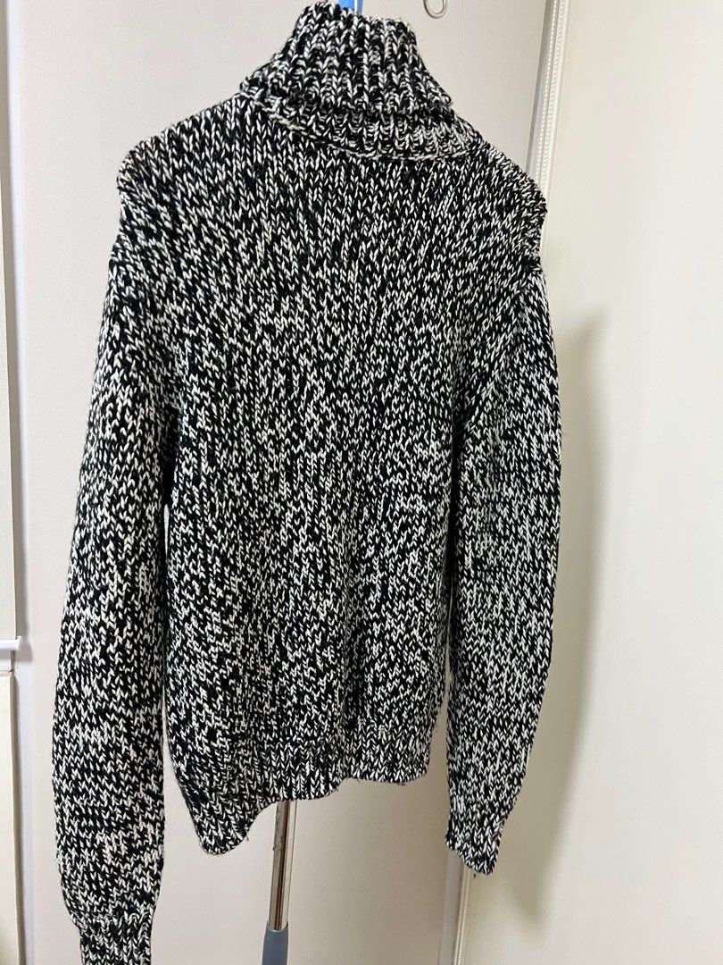 Saint Laurent Oversized Black White Knit Sweater (Category: Luxury Apparel) located in Manila. Submitted by az.purse (Listing ID 1241867393, Image 2). Description: .