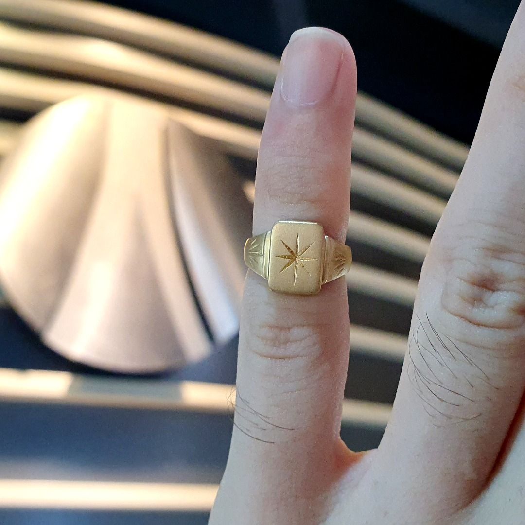 Gold signet pinky ring online