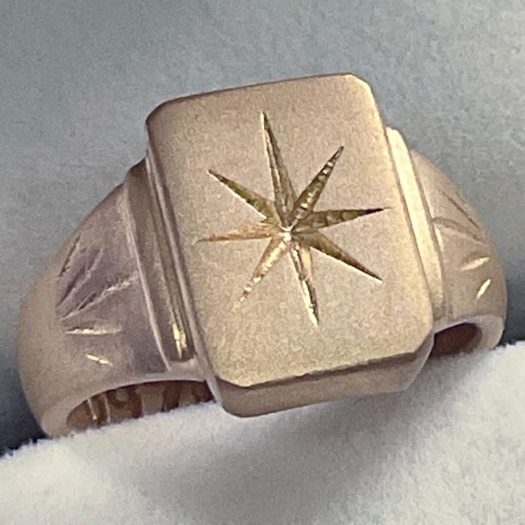 Gold signet ring pinky 2025