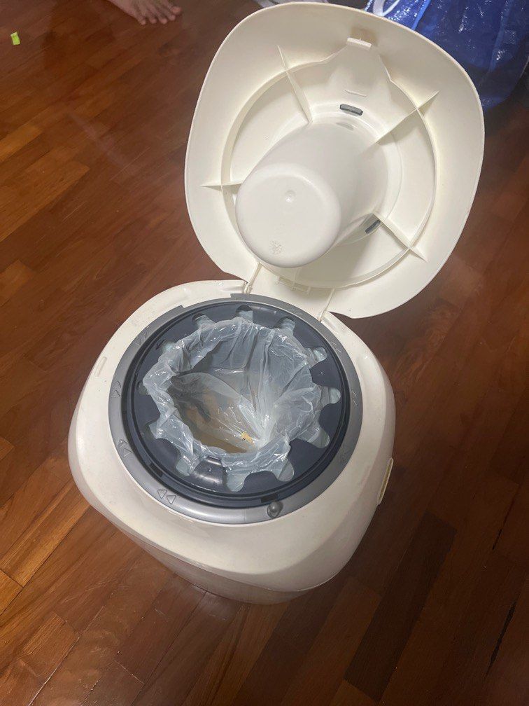 Sangenic Diaper Bin, Babies & Kids, Bathing & Changing, Bathtub & Bath