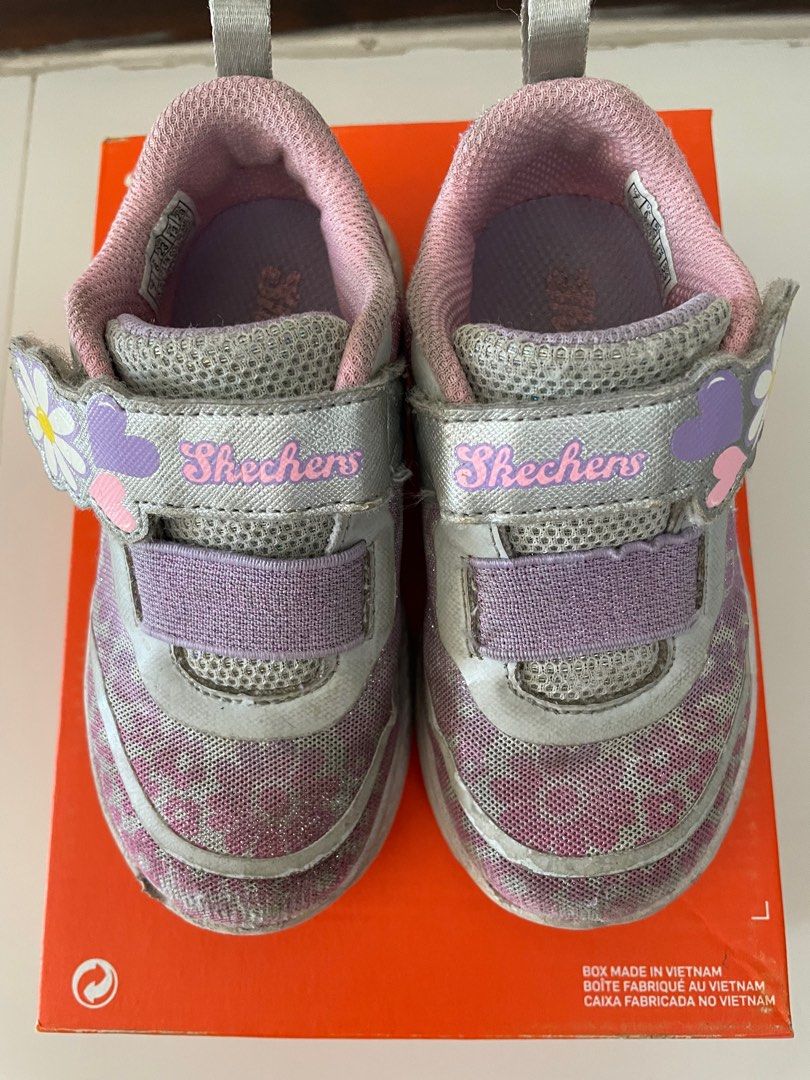 Girls skechers size 4 online