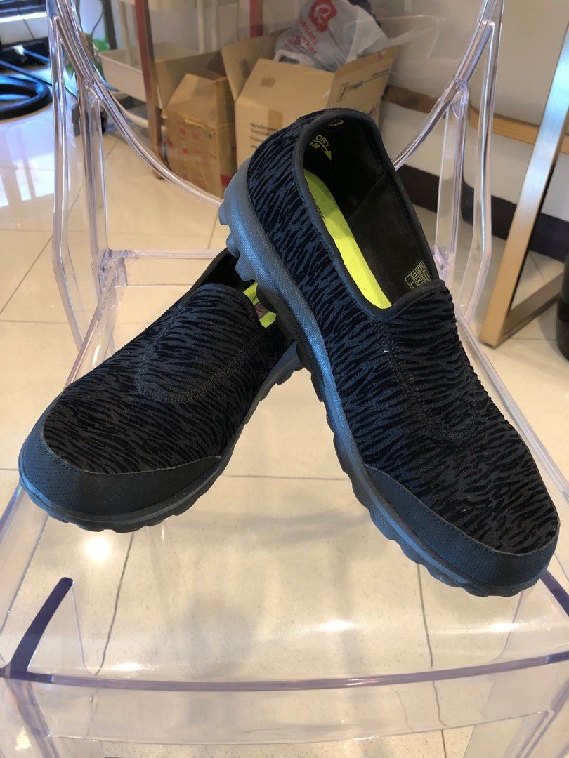 Skechers go walk upstage store