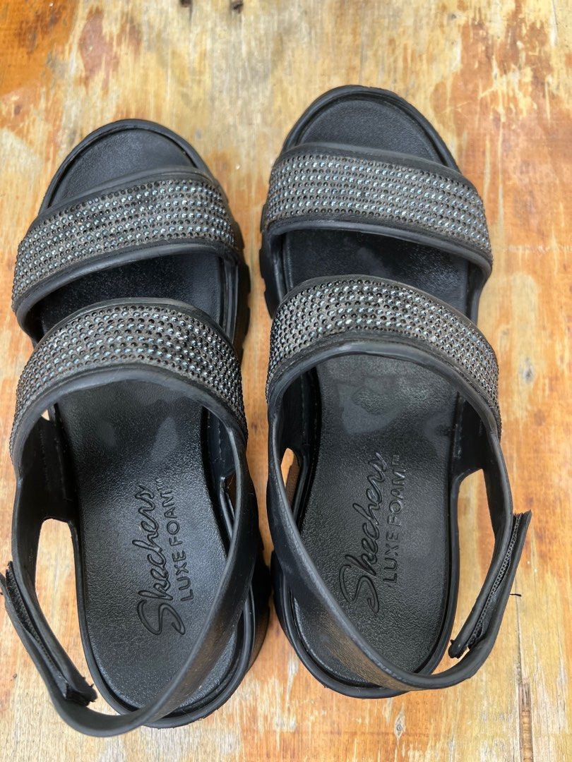 Skechers luxe sale foam sandals black