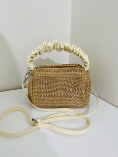(Kategori: ) berada di . Dikirim oleh declutterbybubu (ID iklan 1241879192, Gambar 1). Deskripsi: .
