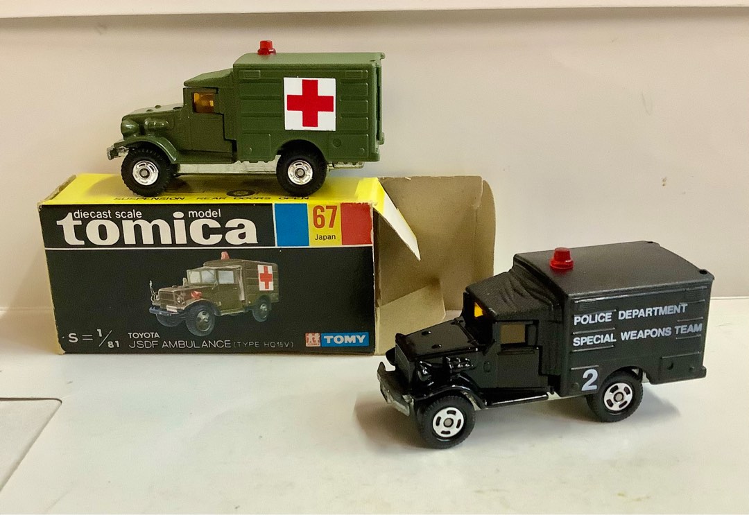 Tomica No.67 Toyota JSDF Ambulance (Type HQ15V) 一對, 興趣及遊戲, 玩具& 遊戲類-  Carousell