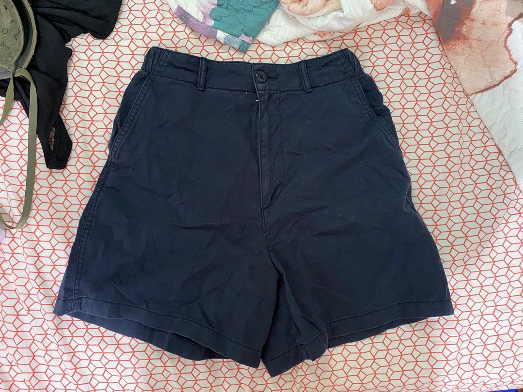 Uniqlo Chino Shorts (Category: Shorts) located in Paranaque City. Submitted by coconati (Listing ID 1241782334, Image 1). Description: - i great condition and can pass as brand new - rfs: too small on me already - mop: gcash, bdo.