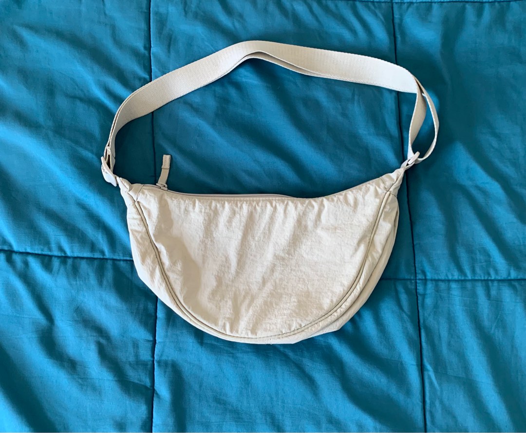 Uniqlo Round Mini Shoulder Bag, natural on Carousell