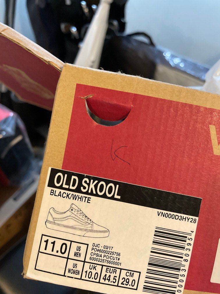Vans Old Skool Men s Fashion Footwear Sneakers on Carousell