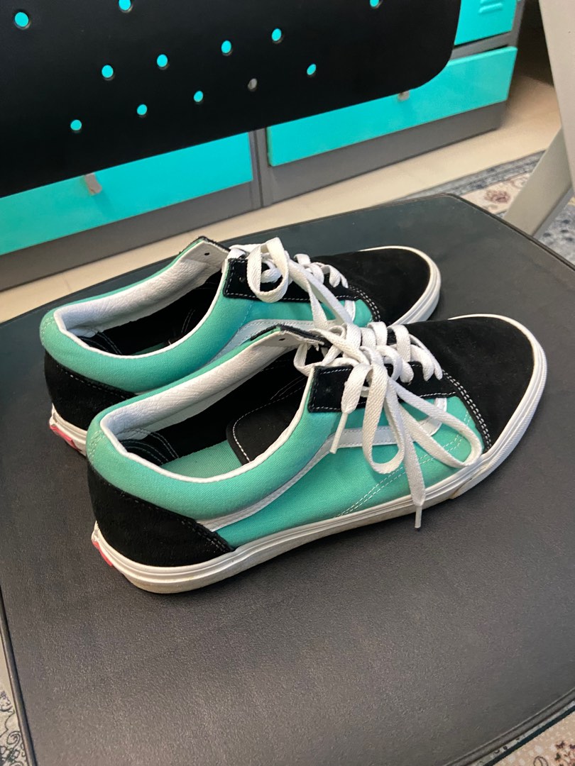 Black and mint vans top