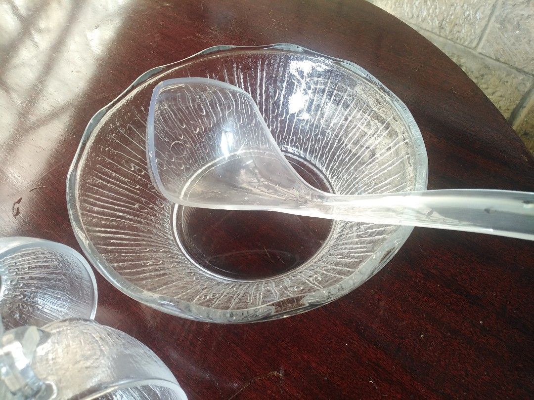 Vintage Punch Bowl Set (Category: Vases & Decorative Bowls) located in Marikina City. Submitted by jesus1smysavi0r (Listing ID 1241835965, Image 2). Description: Circa 90s Raindrops design Complete set 1 punch owl 1 fruit bowl 12 cups in good condition.