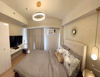 1BR Fully Furnished at Brixton Place w/ skyline view near BGC