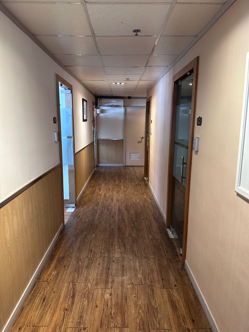 Cheapest office space for rent at Lai Chi Kok MTR Station, affordable workspace.63438341309571111