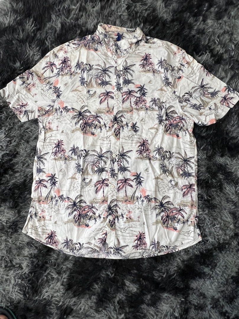 ✅ Authentic H&M (Category: Formal Shirts) located in Quezon City. Submitted by ceecee007 (Listing ID 1241946254, Image 1). Description: H&M short sleeved formal top. Never Used. .