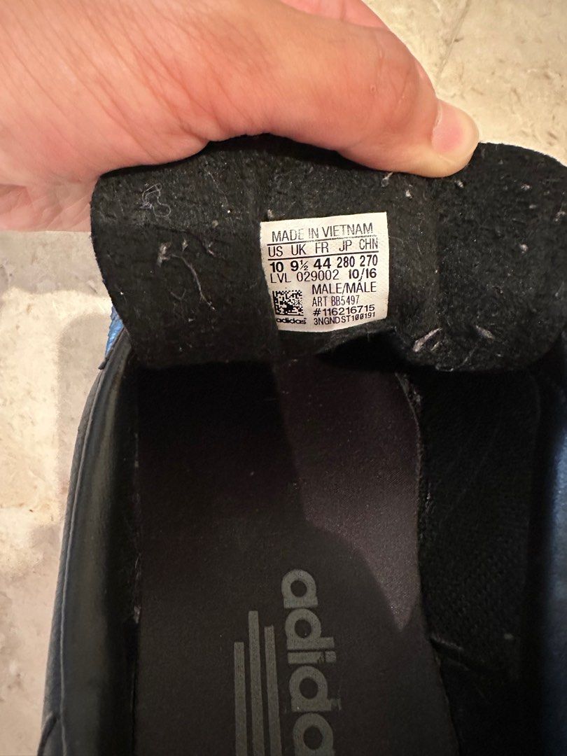 mens all black gazelles