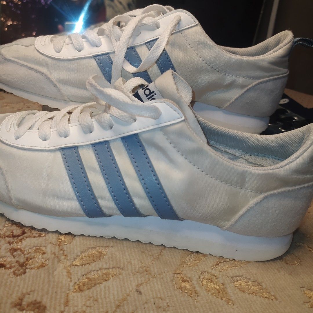 Adidas JOG, Fesyen Wanita, Sepatu di Carousell