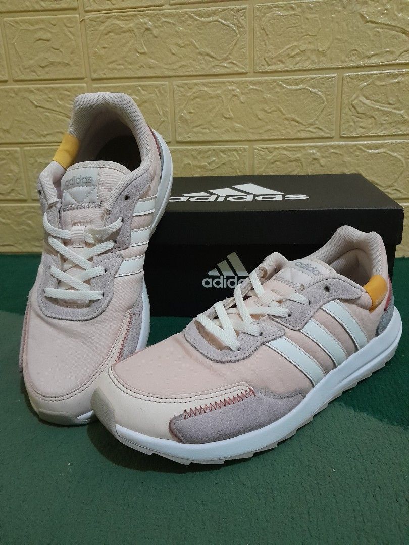 Adidas Running Retrorun FW4710, Fesyen Wanita, Sepatu di Carousell