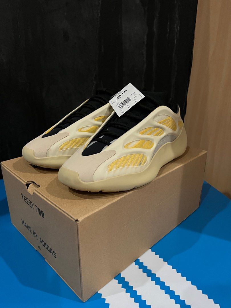 Adidas 700 zx dorado deals