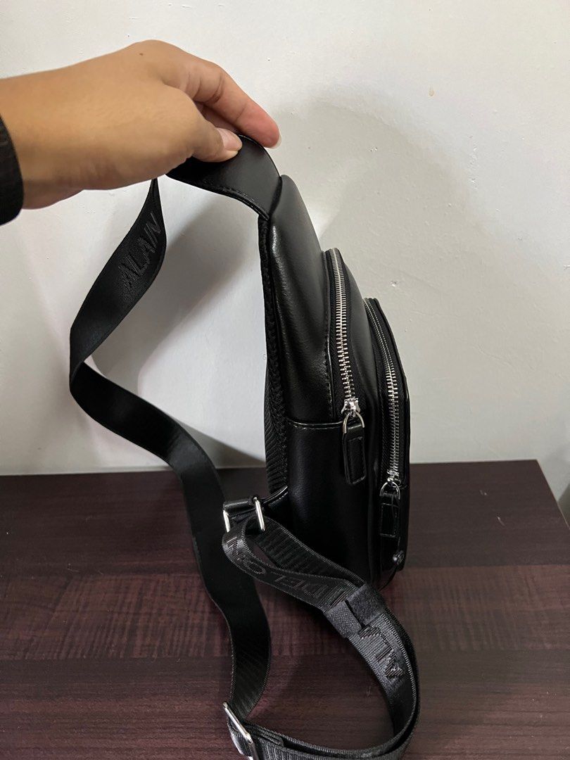Alain delon outlet sling bag