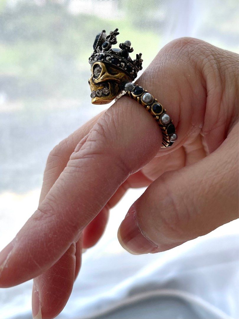 Alexander mcqueen shop queen skull ring