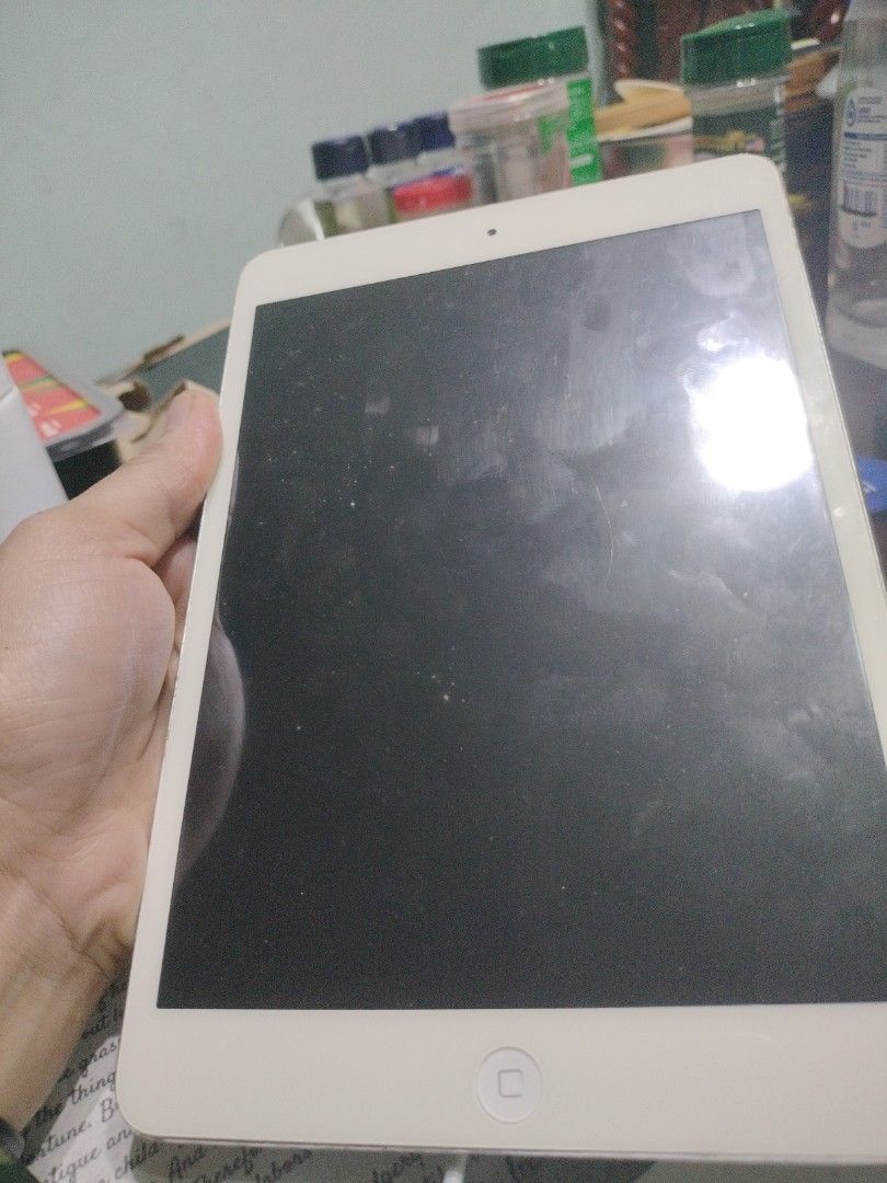 Apple Ipad (Category: iPad) located in Cavite. Submitted by indigence (Listing ID 1242009434, Image 1). Description: needs battery replacement not charging marked down rush sale.