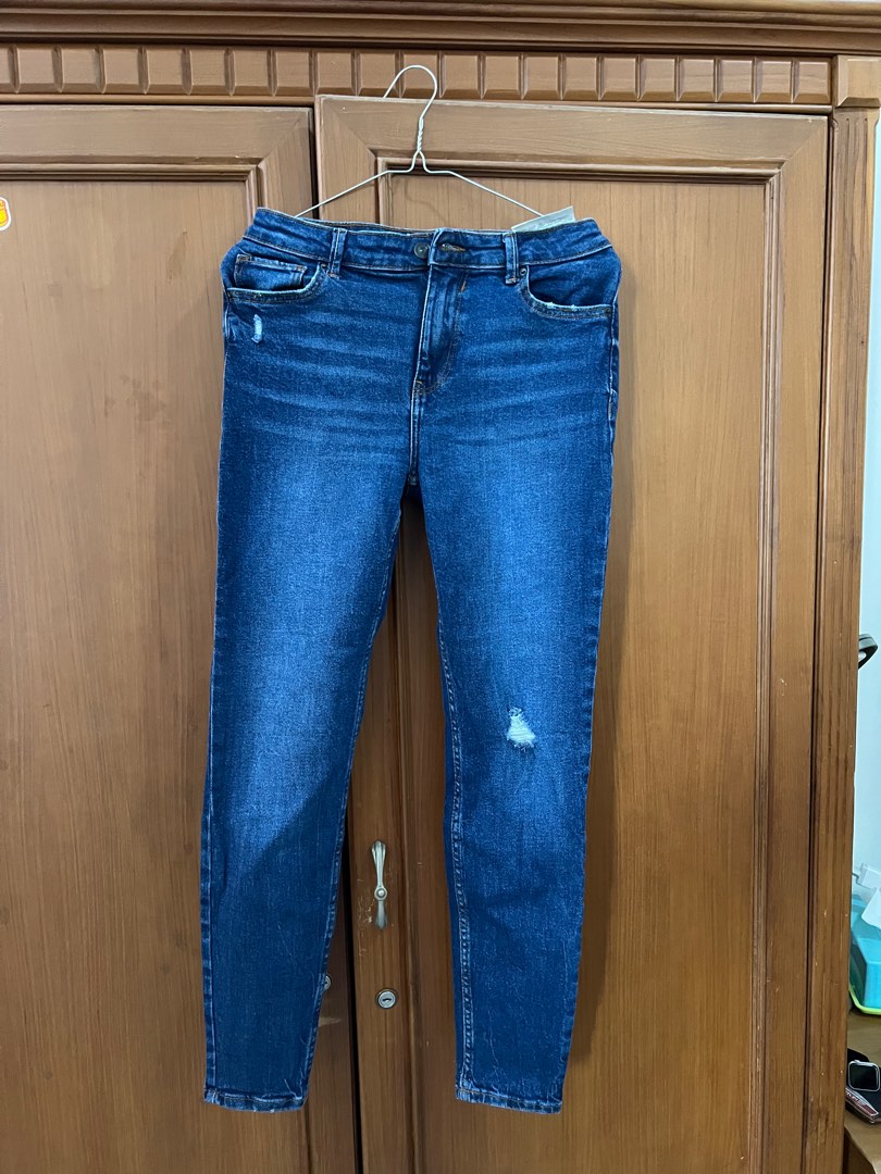 Bershka jeans streatch uk 28 kondisi 95% on Carousell