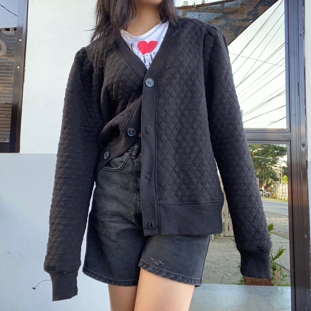 Black Aesthetic Cardigan (Minimalist) (Category: Coats, Jackets and Outerwear) located in Arayat. Submitted by kirishops (Listing ID 1242049379, Image 1). Description: 🌷fits small- large (small frame oversize) 🌷mas black na black in persom cery cute 🌷rfs: too maby cardigans and jacket Mod: shapi c/o or j and t Mop: Gcash.