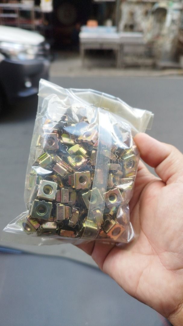 Cagenuts M5 Rack Mounting Cagenuts and Screws for Server Racks ...