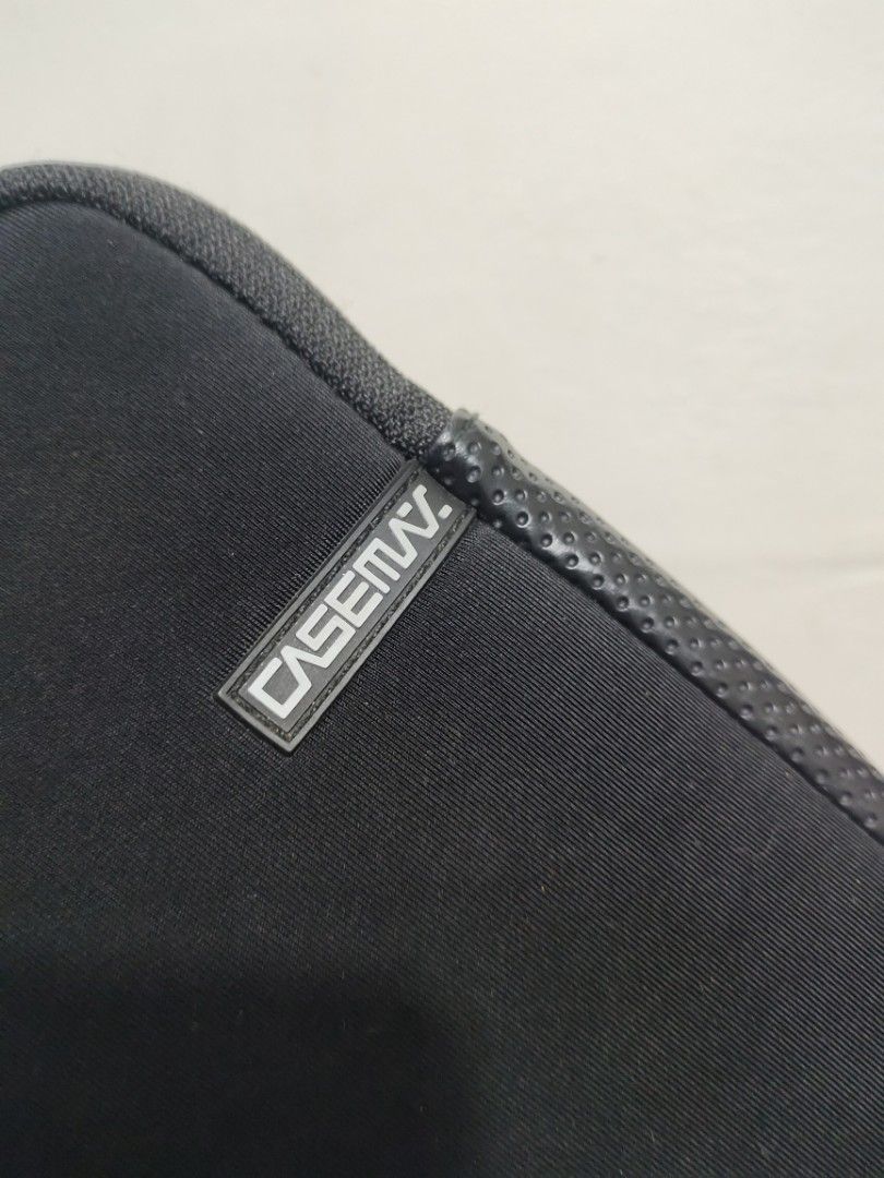 Case Max Tech Pouch (Category: Laptop Bags & Sleeves) located in Baguio. Submitted by PreiLoveMaria (Listing ID 1242126724, Image 2). Description: Case Max Tech Pouch Excellent condition No flaws L: 8" H: 6" Foamed interior Please check the detailed photos Shipping is J&t only No COD/COP.