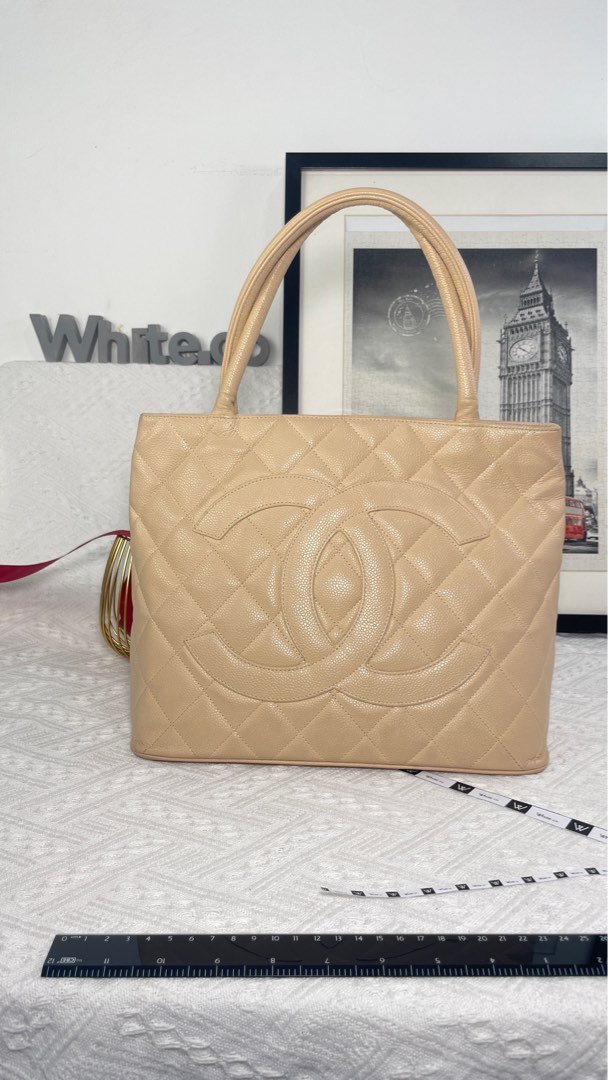 Chanel outlet medallion caviar