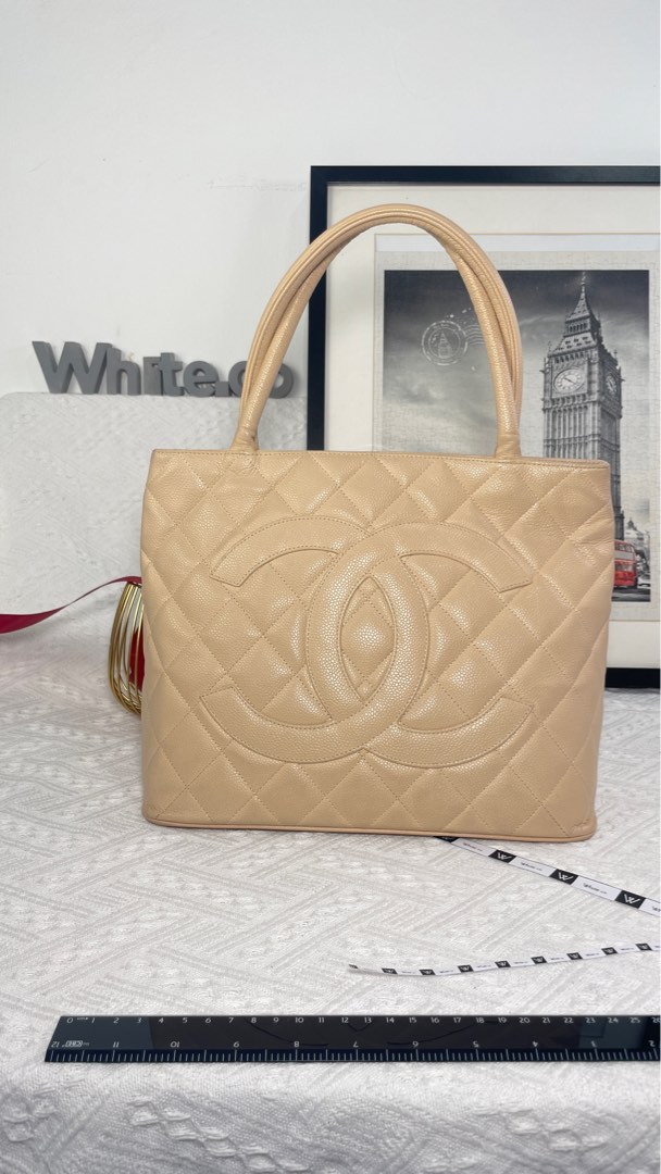 CHANEL Medallion Tote hand Bag Caviar skin White GHW Used