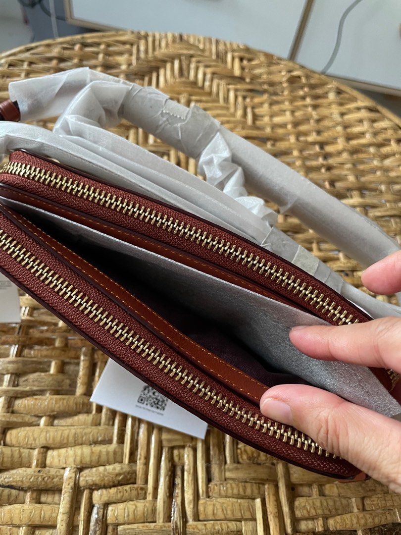 coach kira crossbody in signature canvas, Women's Fashion, Bags