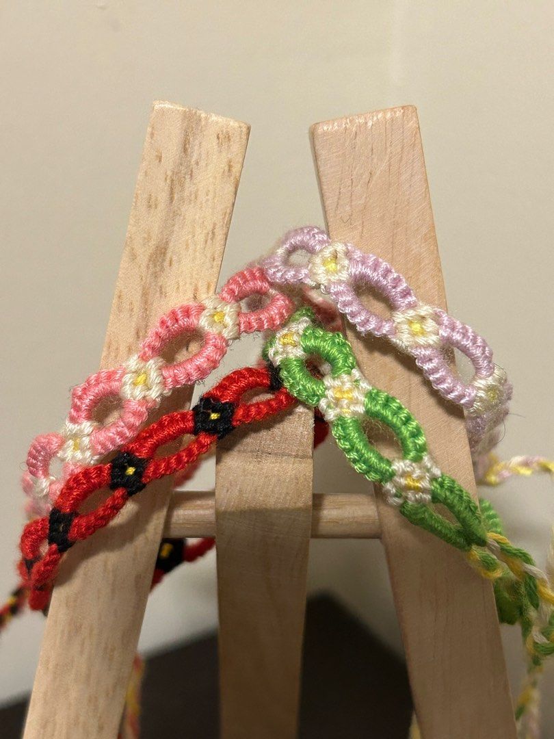 Daisy Chain Friendship bracelet