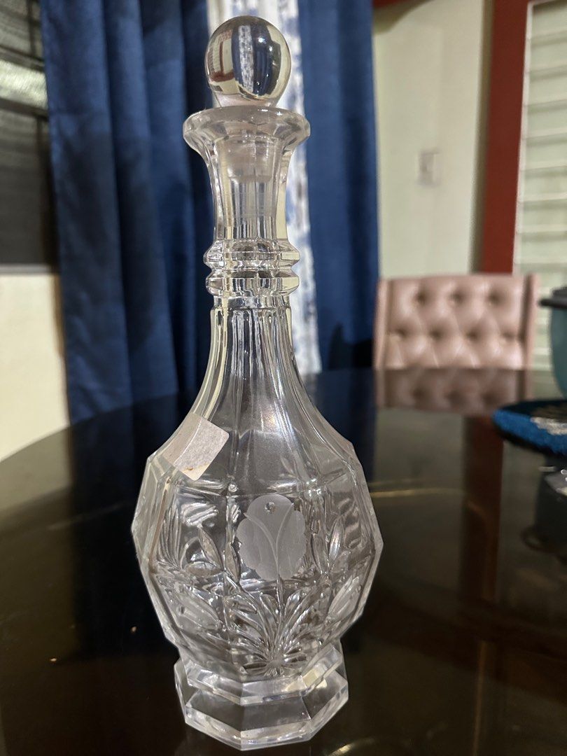 Decanter / Wine (Category: Wine Cellar & Storage) located in Pateros City. Submitted by waiteetee (Listing ID 1242104387, Image 2). Description: Crystal decanter.