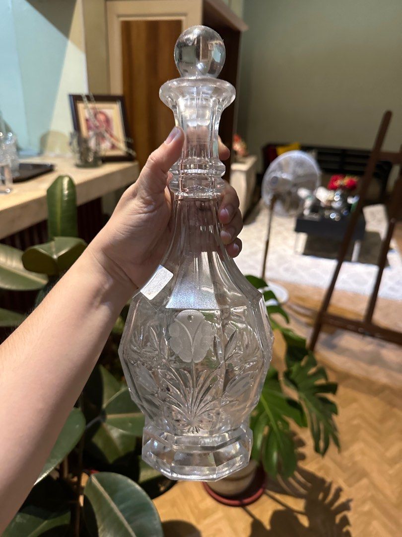 Decanter / Wine (Category: Wine Cellar & Storage) located in Pateros City. Submitted by waiteetee (Listing ID 1242104387, Image 1). Description: Crystal decanter.