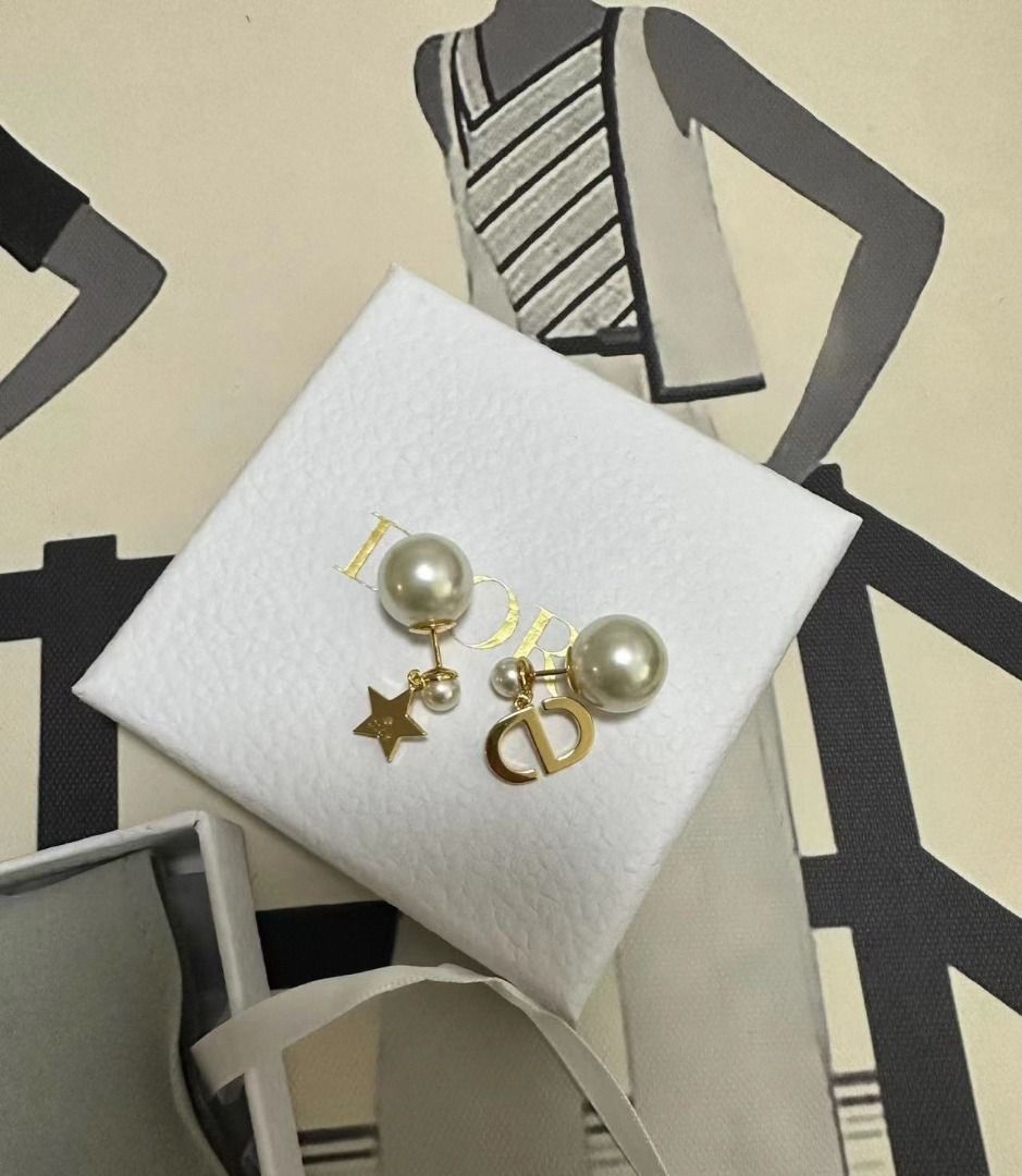 Double sided pearl earrings dior hotsell