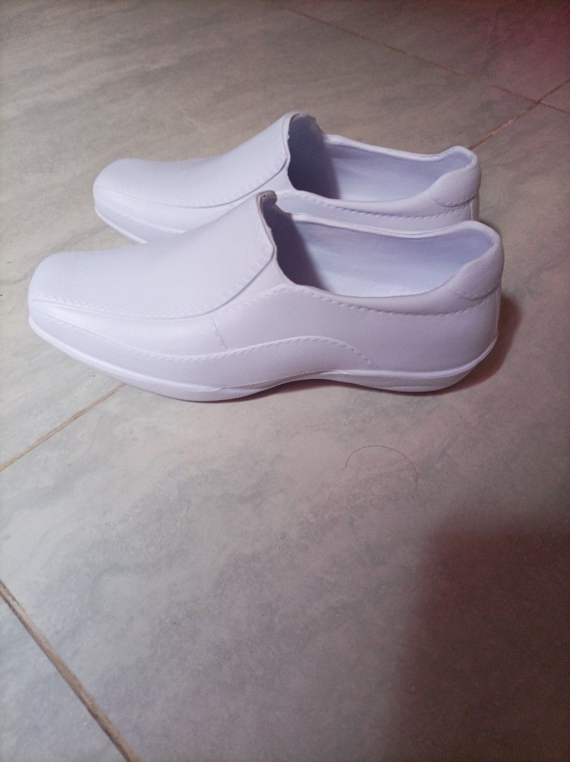 dillards nursing shoes