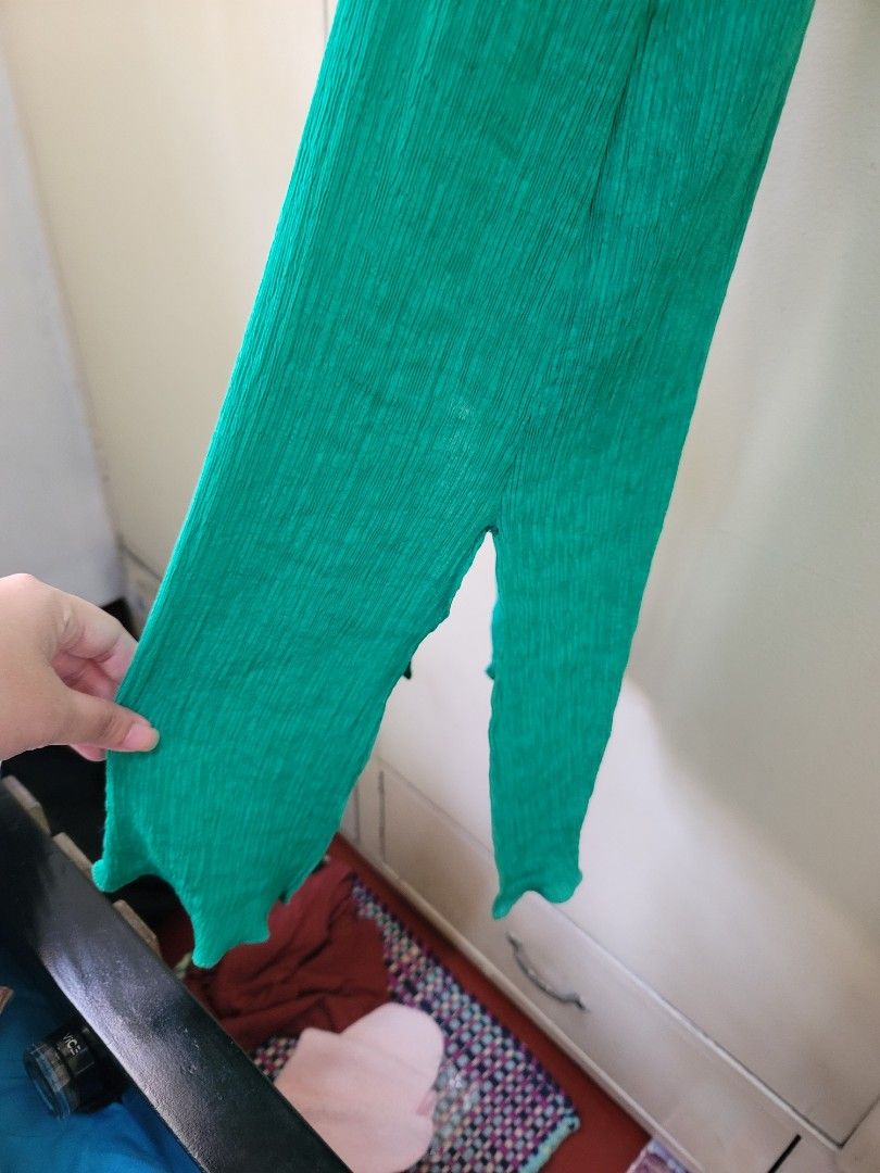 Emerald Green Cami Spaghetti Dress (Category: Dresses) located in Valenzuela. Submitted by rische (Listing ID 1241988354, Image 3). Description: 》Please make reading a habit《 Spaghetti Strap Dress Adjustable Color: Emerald Green Size: Small to Medium Fabric is like crepe. With very low slit on the sides. With inner linings Reservation is only 3 days from date of offer 🛵 Mode of Delivery/Shipping (MOD) shouldered by buyer Lalamove Grab Express J&