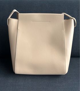 Angelina Jolie With Black Leather Everlane Petra Tote